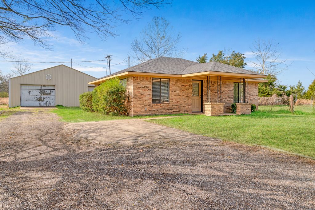 315 County Road 44100, Powderly, TX 75473