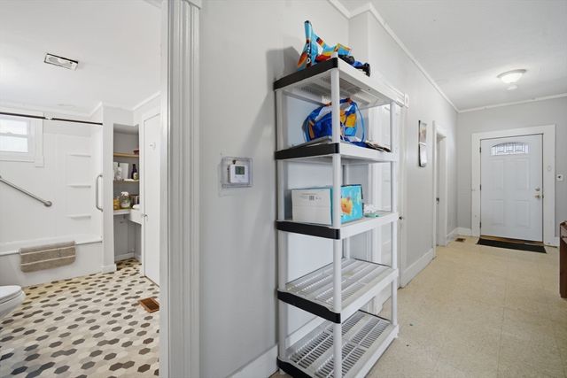 340 Oak St, Springfield, MA 01151