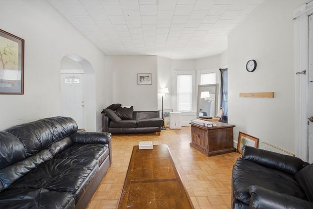 340 Oak St, Springfield, MA 01151