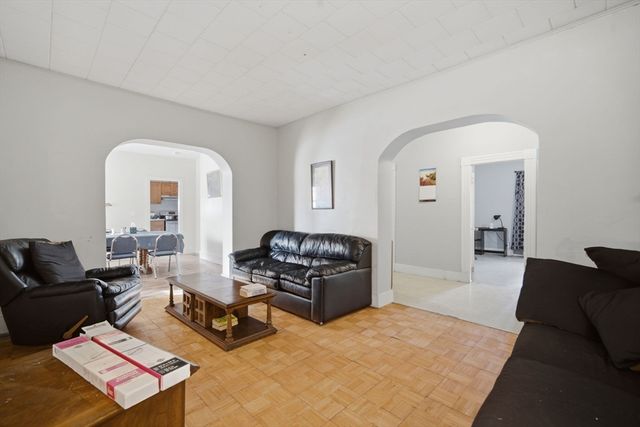 340 Oak St, Springfield, MA 01151