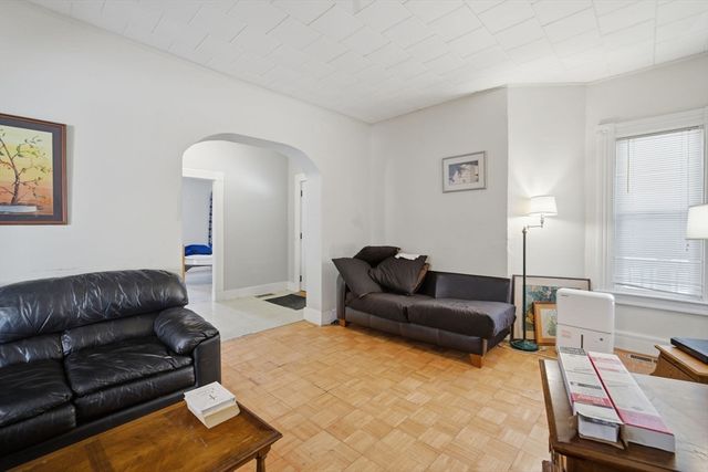 340 Oak St, Springfield, MA 01151