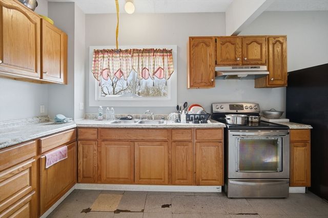 340 Oak St, Springfield, MA 01151