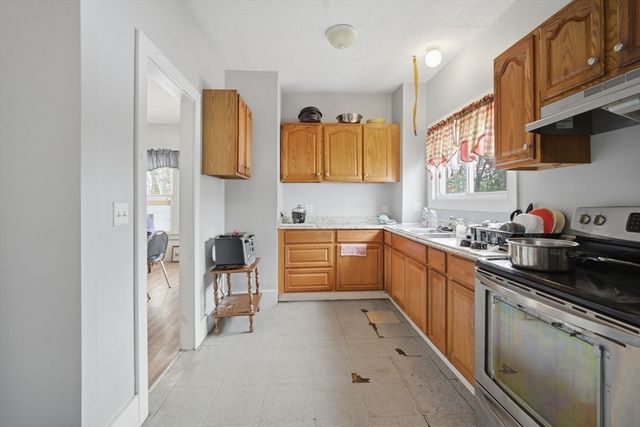 340 Oak St, Springfield, MA 01151