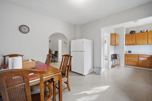 340 Oak St, Springfield, MA 01151