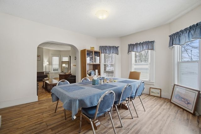 340 Oak St, Springfield, MA 01151