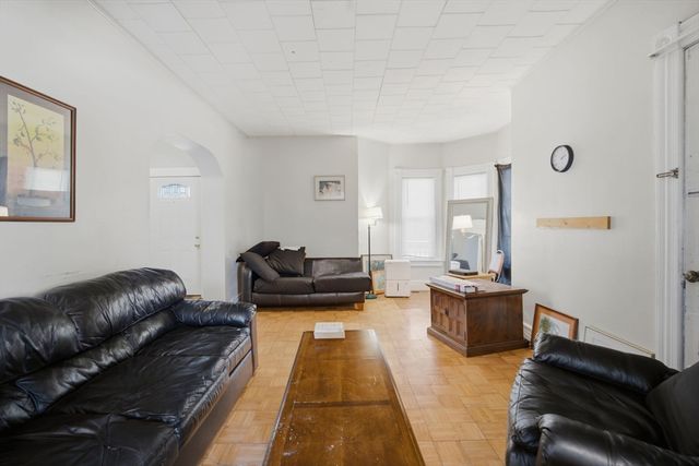 340 Oak St, Springfield, MA 01151