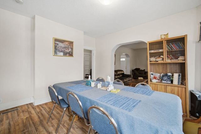 340 Oak St, Springfield, MA 01151