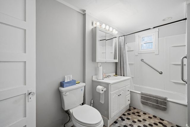 340 Oak St, Springfield, MA 01151