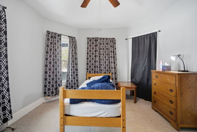 340 Oak St, Springfield, MA 01151