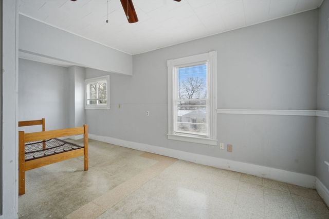 340 Oak St, Springfield, MA 01151