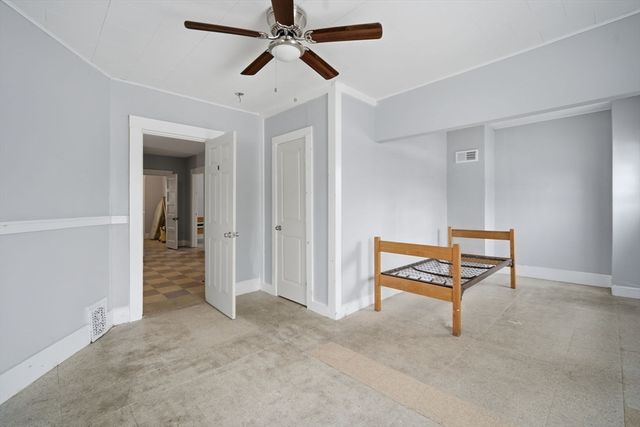 340 Oak St, Springfield, MA 01151