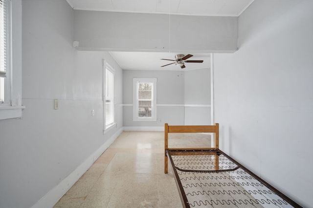 340 Oak St, Springfield, MA 01151