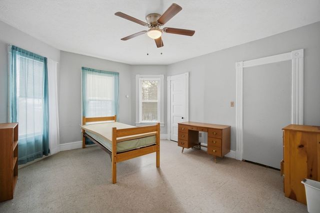 340 Oak St, Springfield, MA 01151