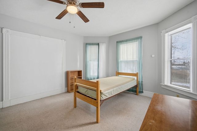 340 Oak St, Springfield, MA 01151