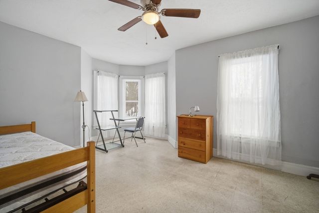 340 Oak St, Springfield, MA 01151