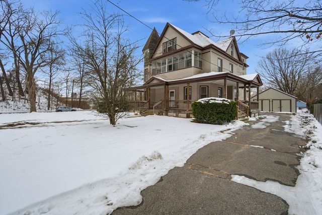 340 Oak St, Springfield, MA 01151