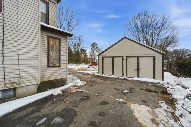 340 Oak St, Springfield, MA 01151