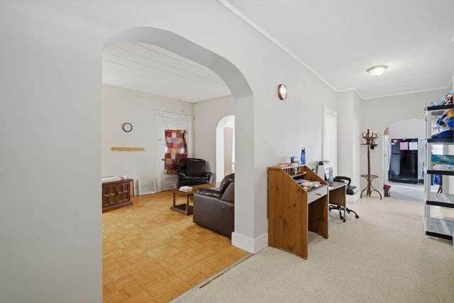 340 Oak St, Springfield, MA 01151