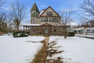 340 Oak St, Springfield, MA 01151