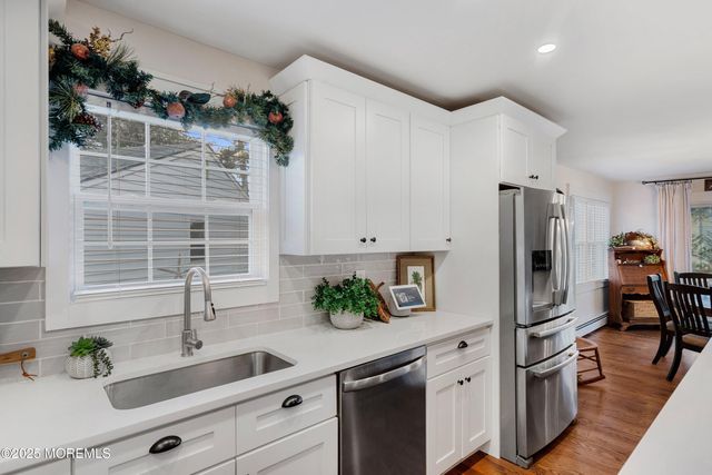 16 Zapata Court, Toms River, NJ 08757