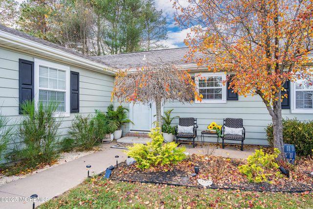 16 Zapata Court, Toms River, NJ 08757