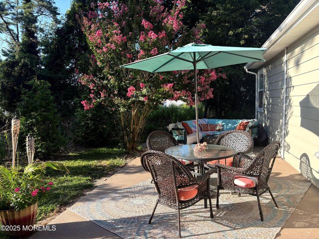 16 Zapata Court, Toms River, NJ 08757