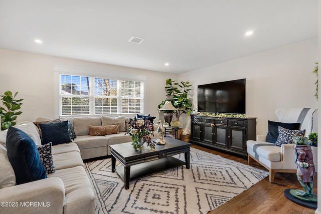 16 Zapata Court, Toms River, NJ 08757