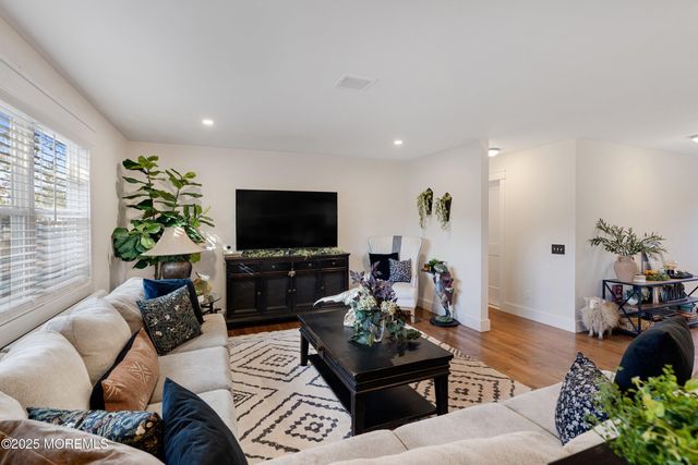 16 Zapata Court, Toms River, NJ 08757