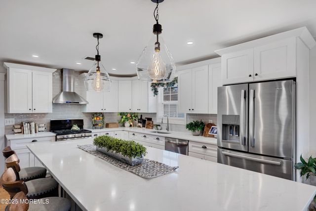 16 Zapata Court, Toms River, NJ 08757