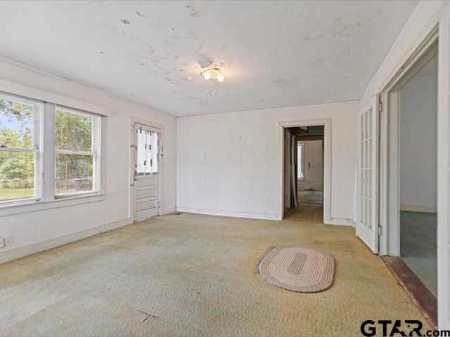 529 E FM 323, Palestine, TX 75801