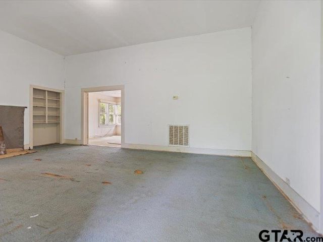 529 E FM 323, Palestine, TX 75801