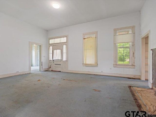 529 E FM 323, Palestine, TX 75801