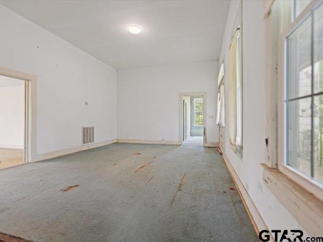 529 E FM 323, Palestine, TX 75801