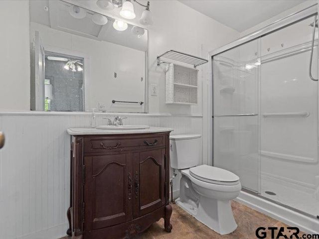 529 E FM 323, Palestine, TX 75801