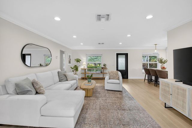 525 Sunset Road, Boynton Beach, FL 33435