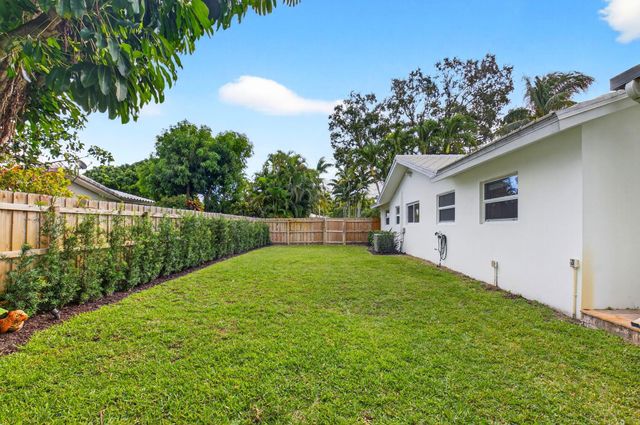 525 Sunset Road, Boynton Beach, FL 33435