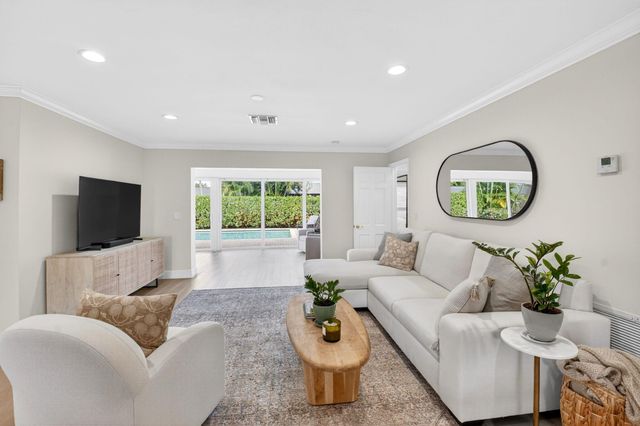 525 Sunset Road, Boynton Beach, FL 33435