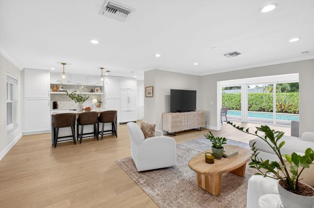 525 Sunset Road, Boynton Beach, FL 33435