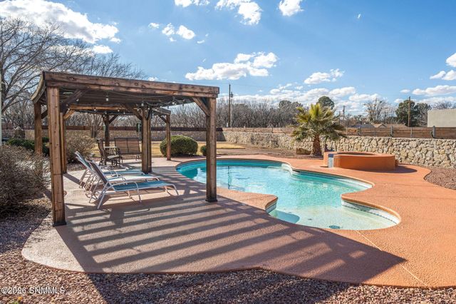 1898 Maverick Trail, Las Cruces, NM 88007