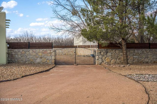 1898 Maverick Trail, Las Cruces, NM 88007