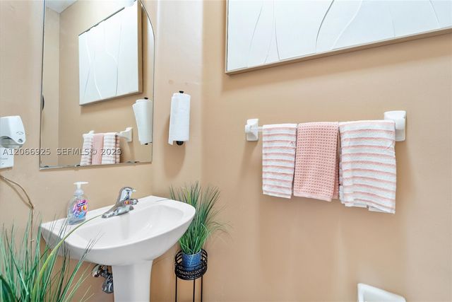 2410 Seminole Palms Dr, Green Acres, FL 33463