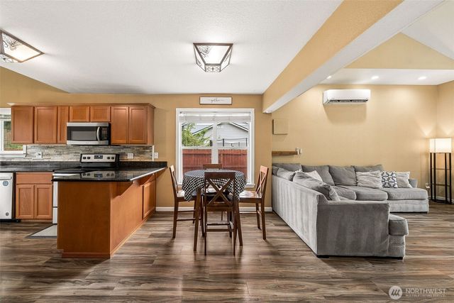 15905 91st Avenue Ct E, Puyallup, WA 98375