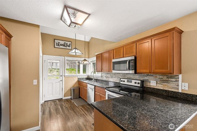 15905 91st Avenue Ct E, Puyallup, WA 98375