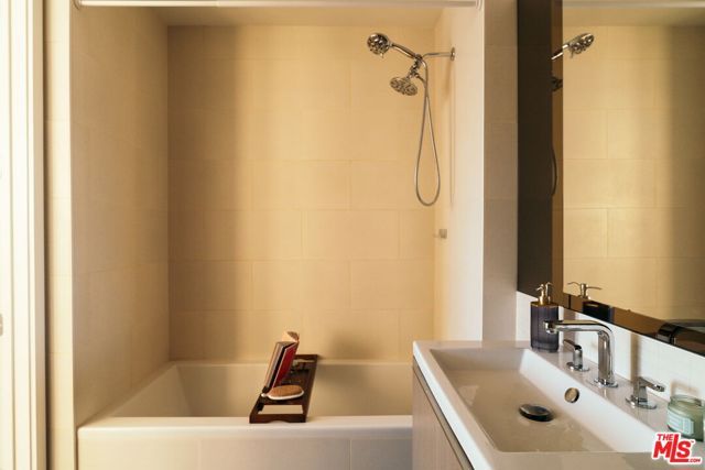 889 Francisco Street 1801, Los Angeles, CA 90017