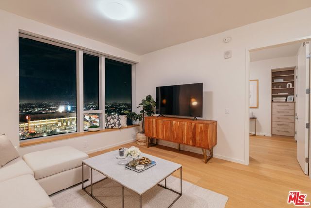 889 Francisco Street 1801, Los Angeles, CA 90017