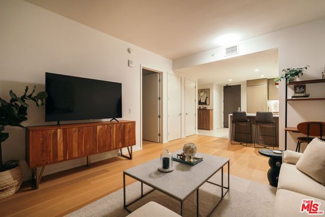 889 Francisco Street 1801, Los Angeles, CA 90017