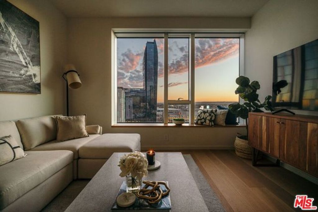 889 Francisco Street 1801, Los Angeles, CA 90017