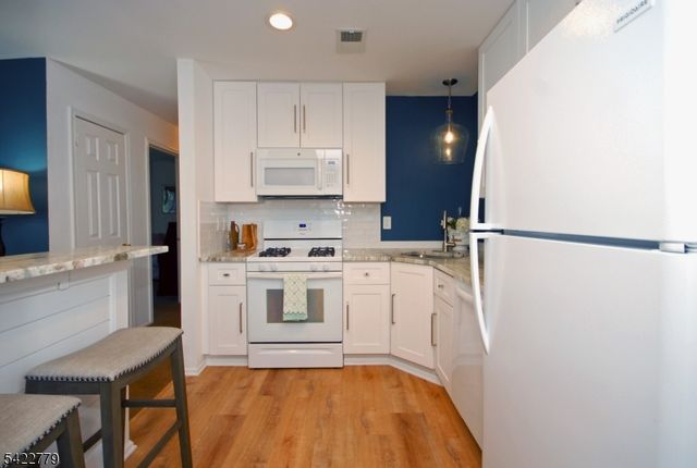 8 Henley Dr, Franklin Twp., NJ 08873