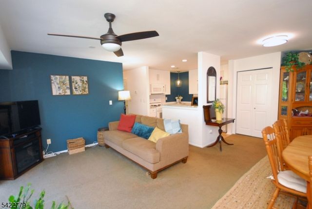 8 Henley Dr, Franklin Twp., NJ 08873