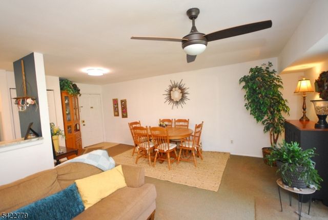 8 Henley Dr, Franklin Twp., NJ 08873